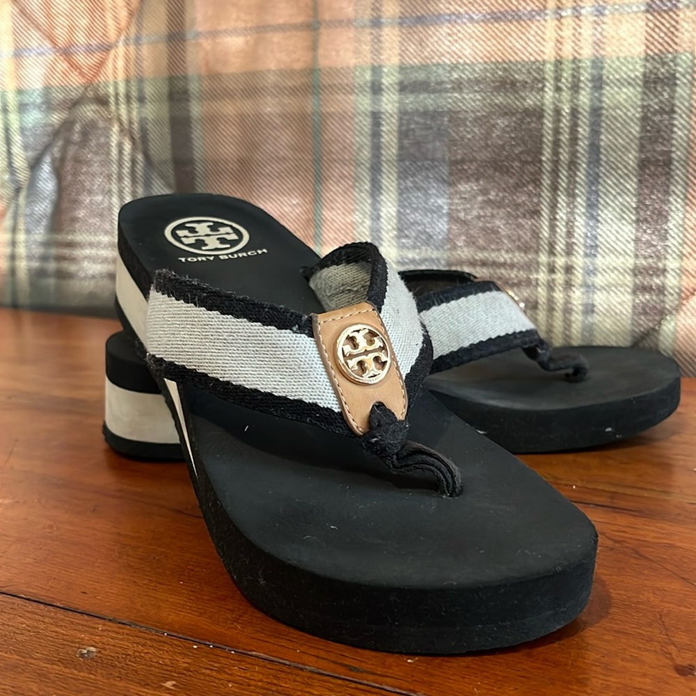 Tory Burch platform flip flop, black and white, gold Tory Burch